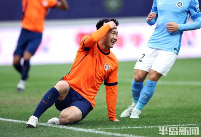 青岛黄海中场球员获得进球，助球队赢球