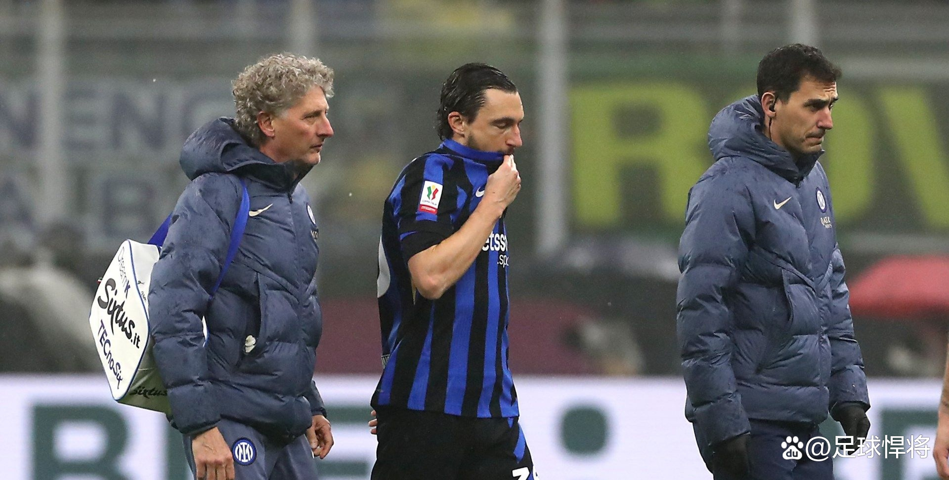 包含国际米兰后防线失误频频，需要加强整改的词条