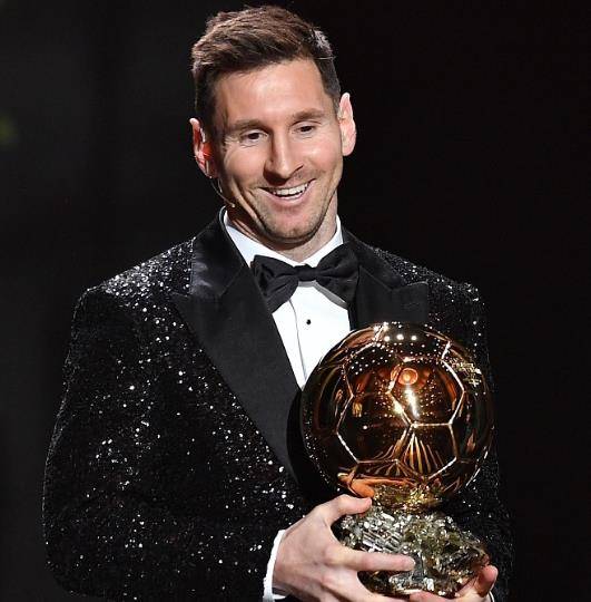 梅西欧冠无缘背景下助力巴萨