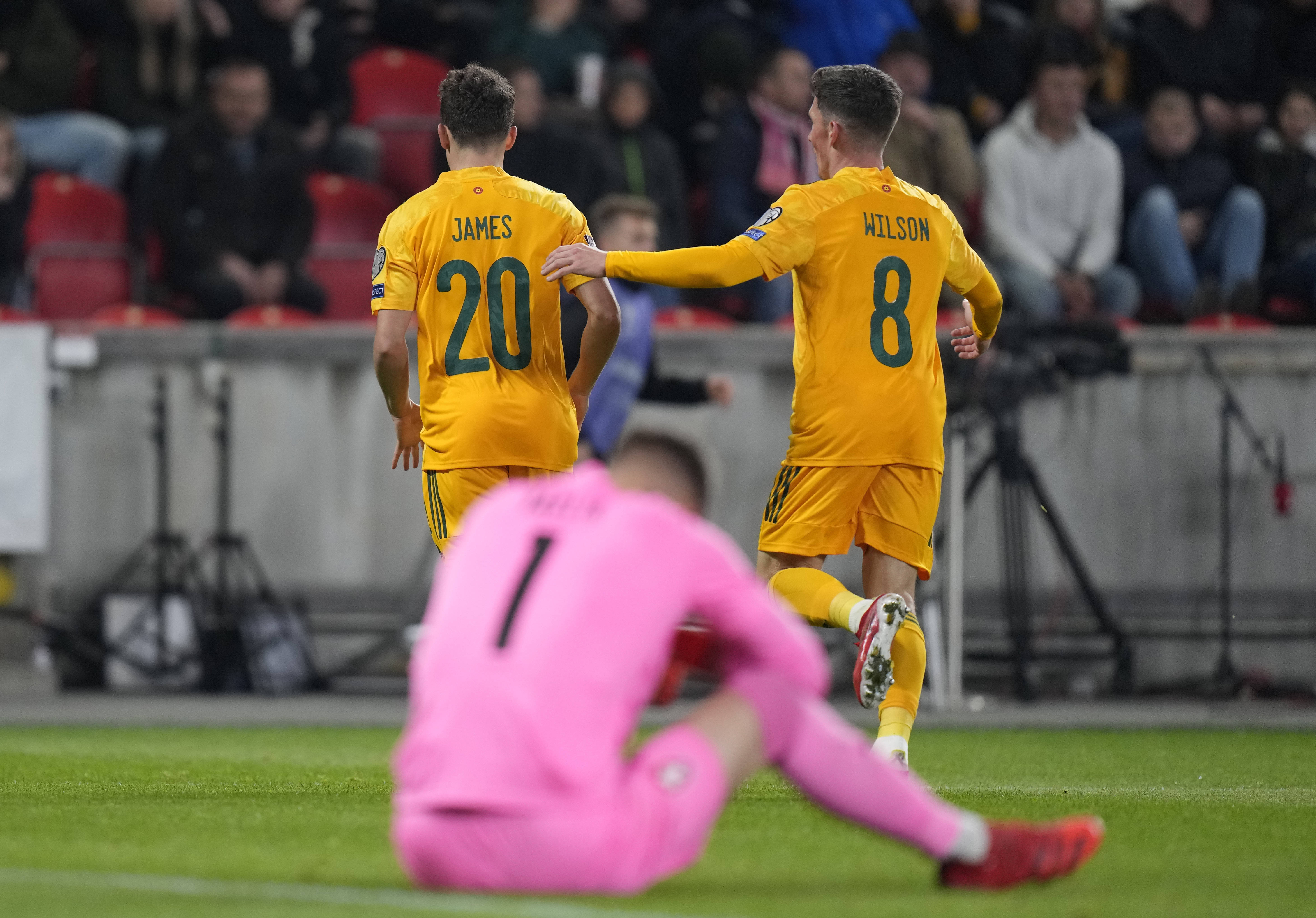 包含拉脱维亚水球队遥遥领先，大胜对手的词条