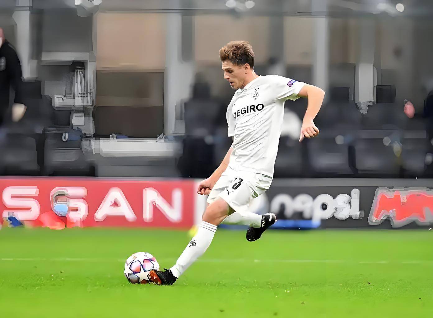 沙尔克队主场对阵门兴格拉德巴赫的简单介绍