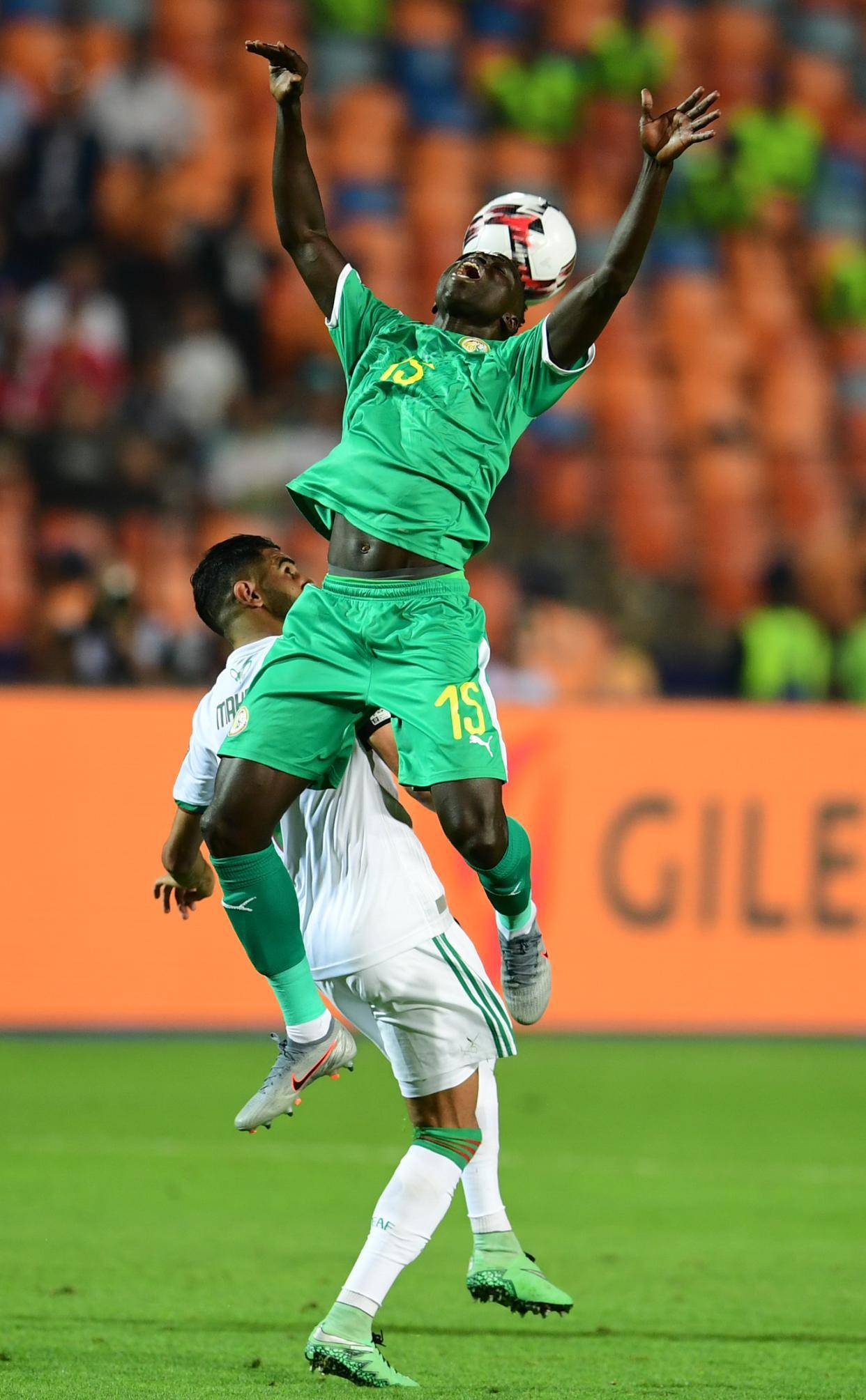 阿尔及利亚队战胜加蓬，成功晋级欧洲杯十六强