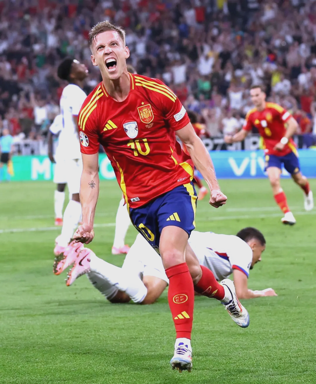 包含白俄罗斯队：备战欧洲杯资格赛，全力以赴的词条