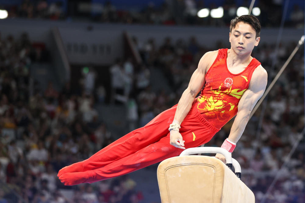 西班牙体操选手在鞍马比赛中获得连胜