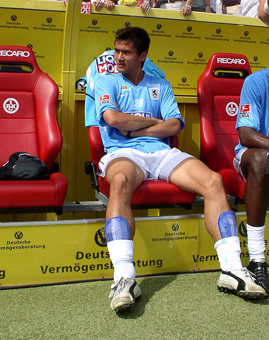 包含慕尼黑红魔遭逢困境，主教练遭遇下课传言的词条