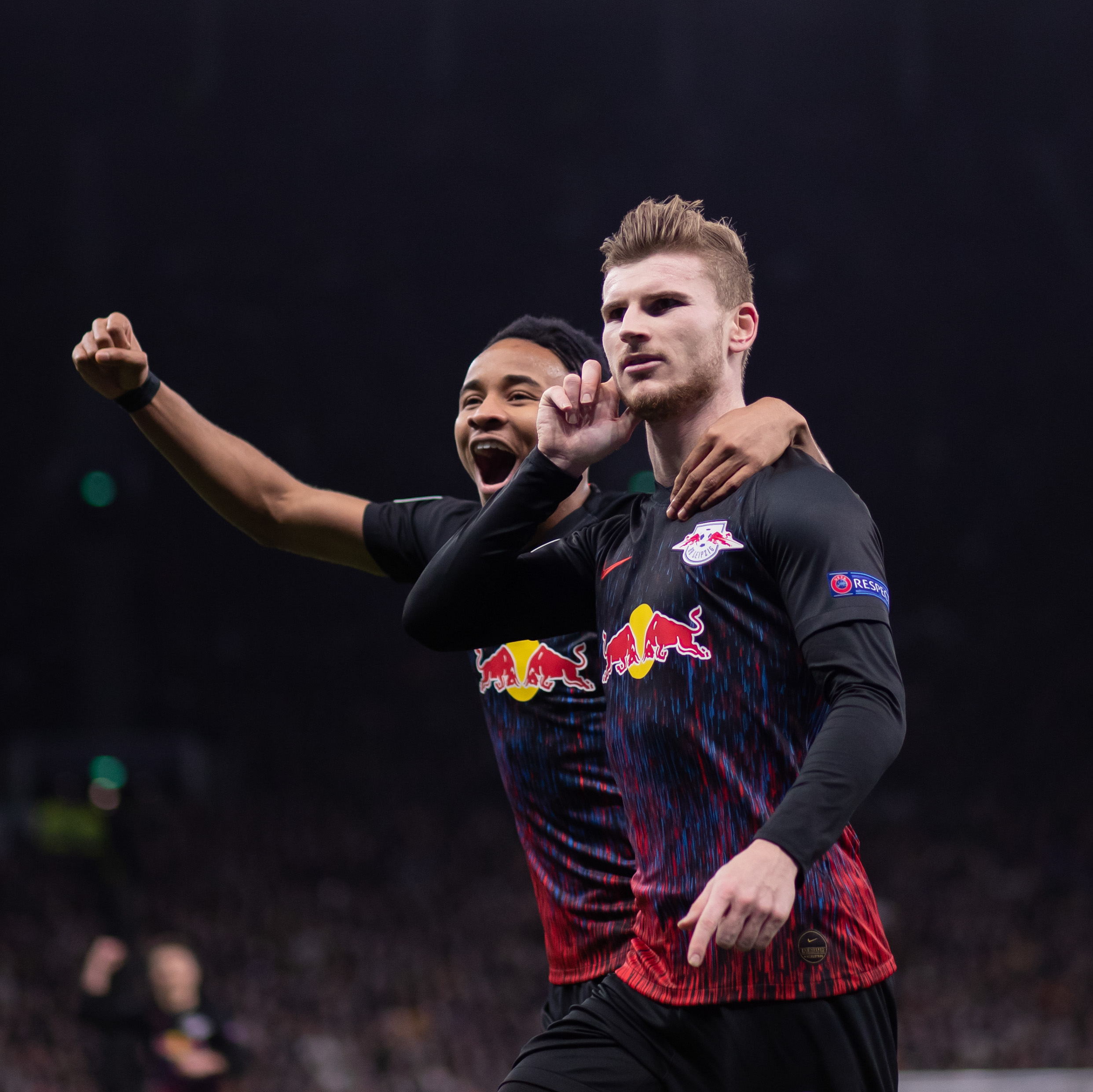 T1险胜G2，ShowMaker操刀奇招英雄翻盘八强赛3:0（深圳）