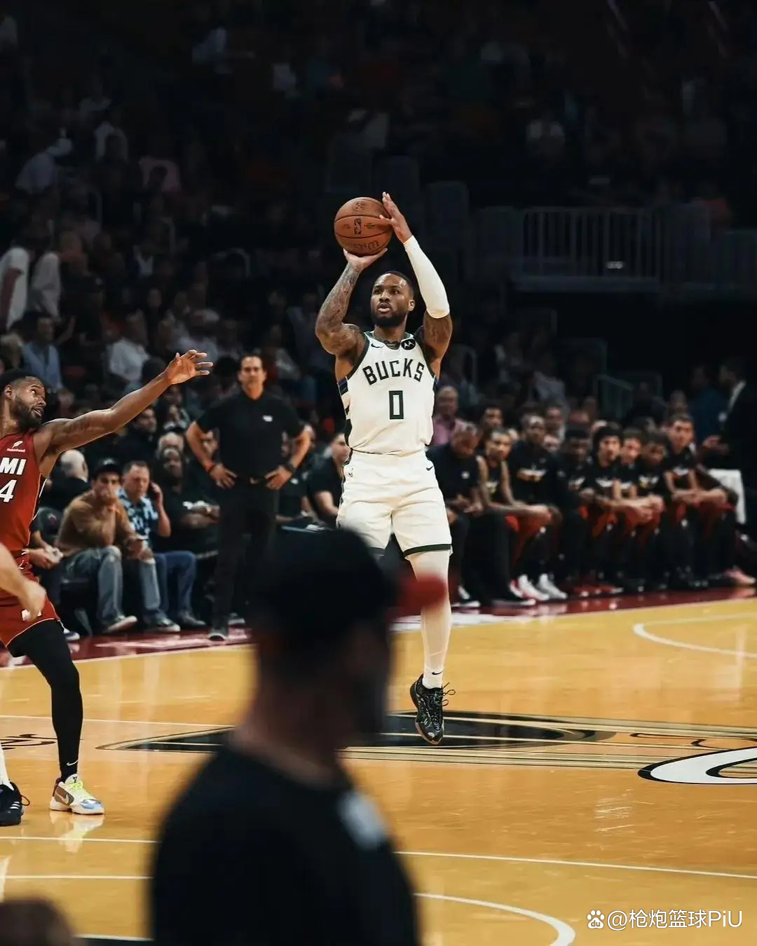 吉林队对阵雄鹿，利拉德舞台越大越强