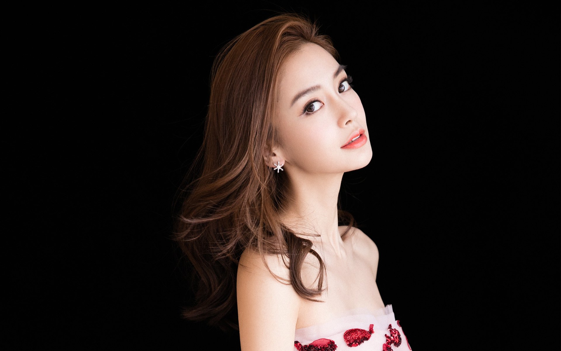 红军火力全开，加克波闪耀安菲尔德—利物浦3-0完胜葡萄牙体育