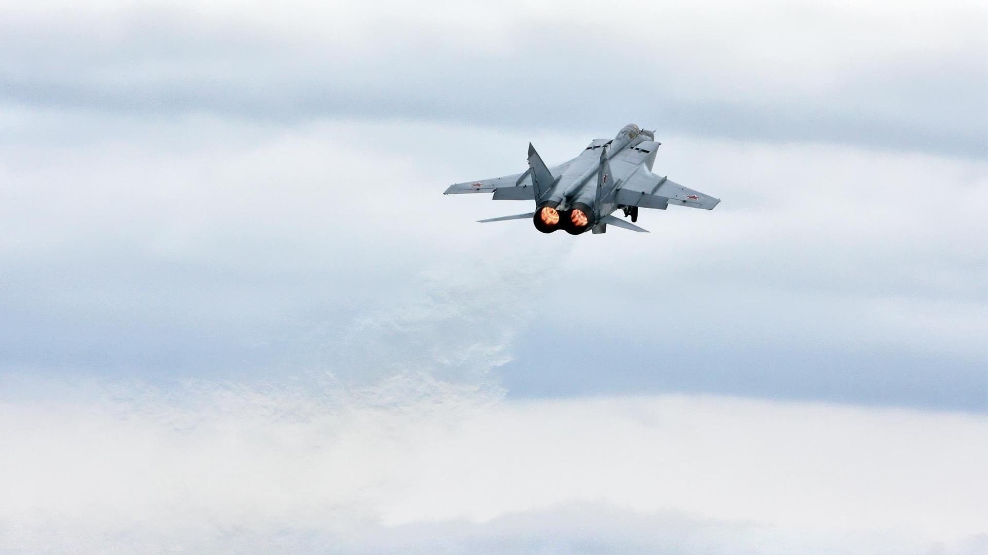 鏖战灰熊破重围，乔治神兵耀赛场